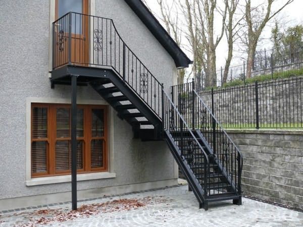 Пример наружной лестницы в малоэтажном строительстве
