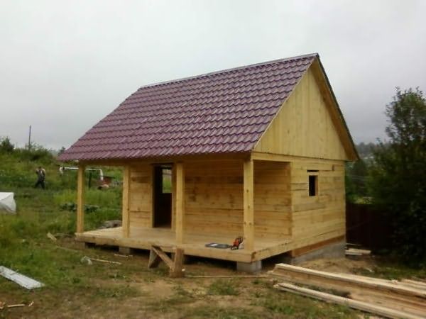 Фото простейшего строения в процессе постройки