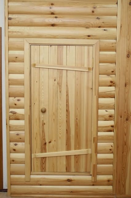 Все же самыми оптимальными для бани являются деревянные двери