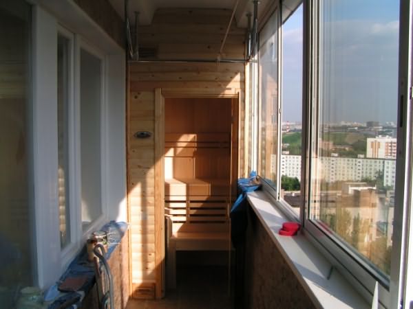 Домашняя сауна на балконе