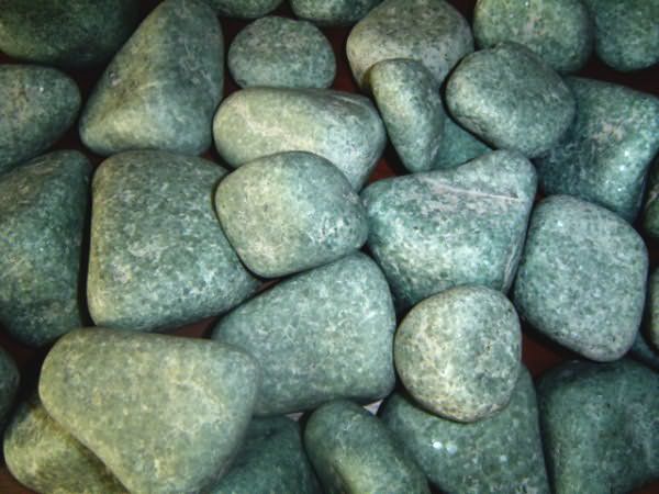 Жадеит относится к полудрагоценным камням - это лучший камень для бани и сауны