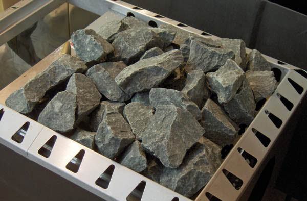 На фото показаны камни для печи в бане.