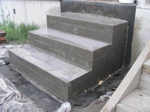 Крыльцо в баню, выполненное из бетона