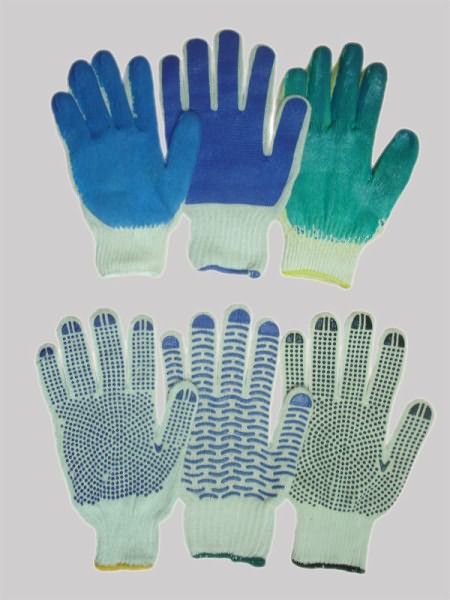Работать веником лучше всего в специальных перчатках, поскольку это защитит руки от ожогов и появления мозолей