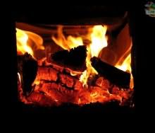 Как правильно топить баню: советы по выбору дров, подготовке печи и ее растопке
