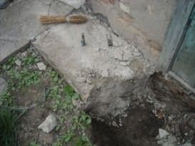 Демонтаж отмостки, разбивка старого бетона